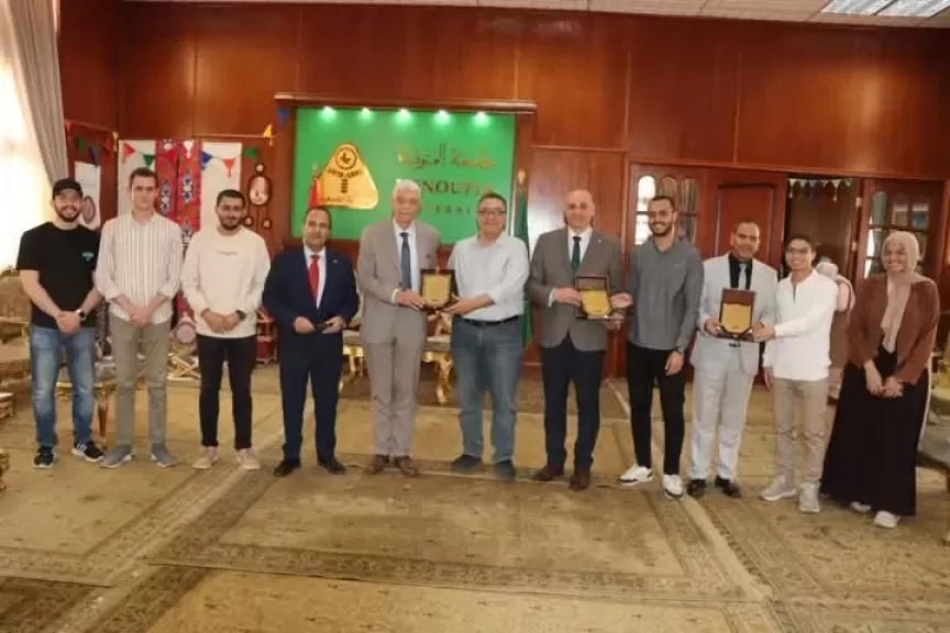 رئيس جامعة المنوفية يكرم فريق كلية الهندسة (MRT) الفائز بمسابقة 'شل إيكو' ماراثون السيارات الكهربية