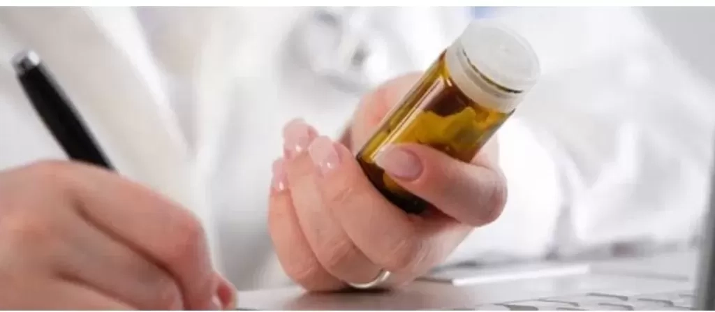 هيئة الدواء تُحذر من مخاطر دواء شهير قد يسبب الجلطات في هذه الحالة