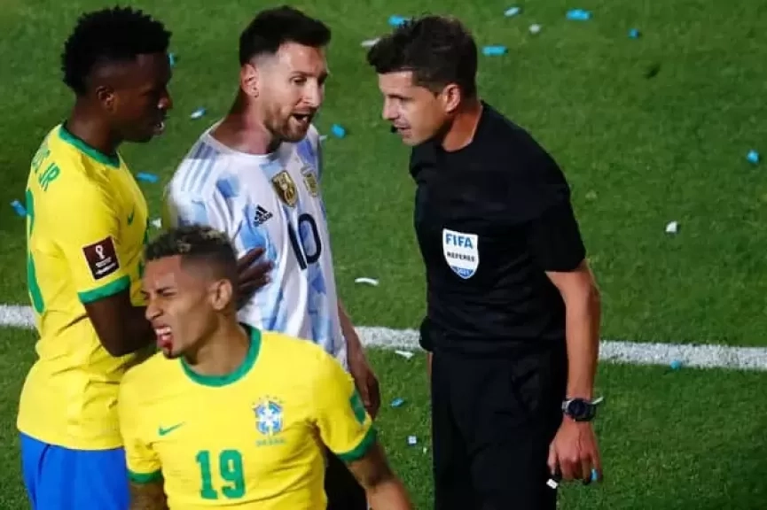ميسي يرد على تصريحات رافينيا بعد الفوز على البرازيل في تصفيات كأس العالم
