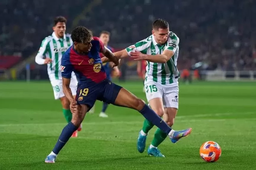 برشلونة يتعادل مع ريال بيتيس ويواصل صدارة الدوري الإسباني