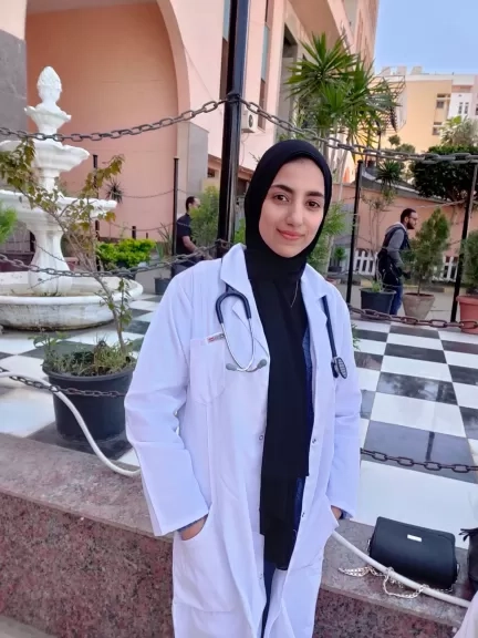 بعد وفاة ابنته قهرًا...والد إيمان دياب الطالبة بطب المنوفية لـ «النهار»: عايز حق بنتي...وإيقاف أعضاء هيئة التدريس لن يعيدها...وآخر ما كتبت 'شخص سادي متسلط'