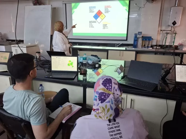 «صيدلة حلوان» تنظم ورشة «قياس الكيمياء التحليلية الخضراء»