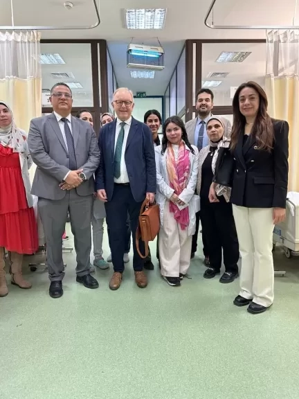 عميد طب قصر العيني – جامعة القاهرة يستقبل نظيره من جامعة كريستيان ألبريشت بكيل الألمانية لتعزيز التعاون الأكاديمي والعلمي المشترك