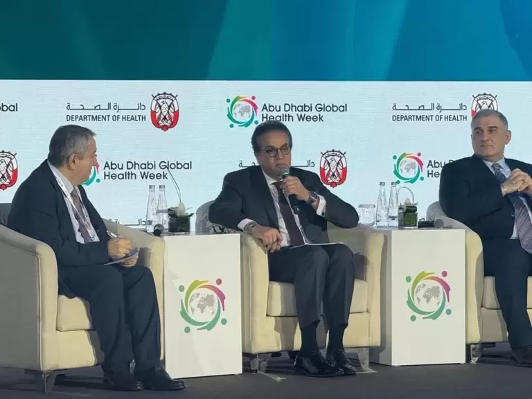 وزير الصحة يستعرض رؤية مصر في تحقيق «العدالة الصحية»