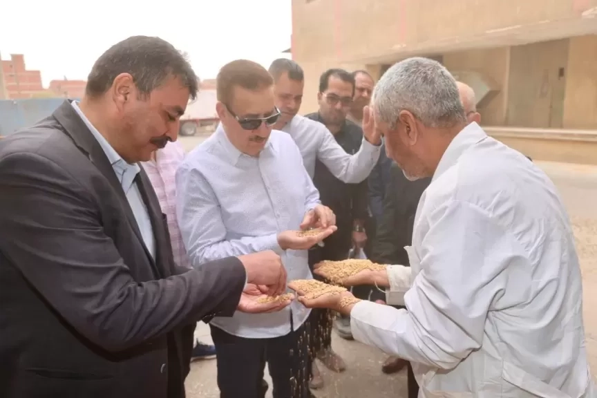 محافظ المنوفية يتفقد مجمع صوامع شبين الكوم لمتابعة إنتظام عمليات توريد القمح