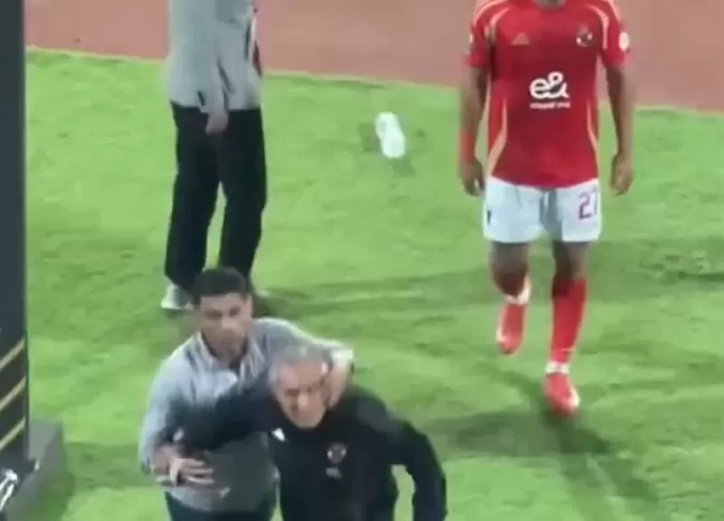 «لا يليق».. أحمد حسن يشن هجومًا لاذعًا على جماهير الأهلي