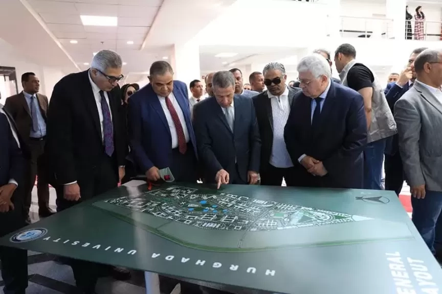 وزير التعليم العالي يفتتح كلية السياحة والفنادق بجامعة الغردقة