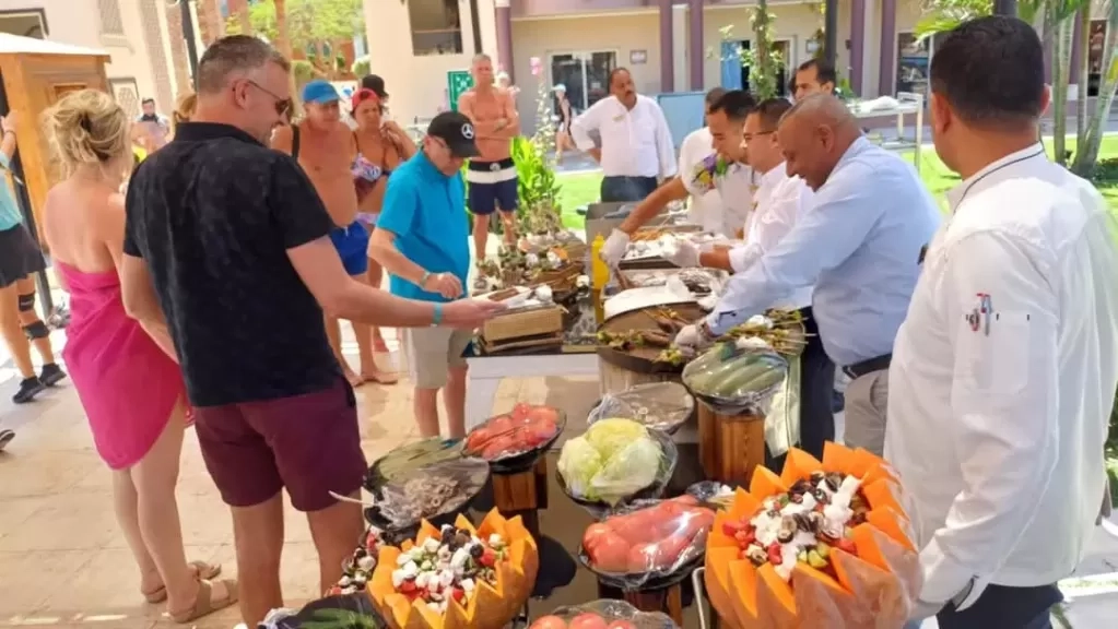 مهرجان الجمبري المشوى لجذب السائحين على شواطئ الغردقة
