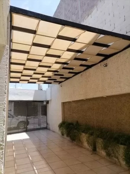 استمتع بجلستك الخارجية وقم بتركيب مظلة للحوش الخاص بك