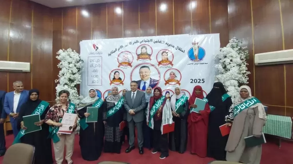 محافظ البحر الأحمر يشهد حفل تكريم الام المثالية بالمحافظة لعام 2025