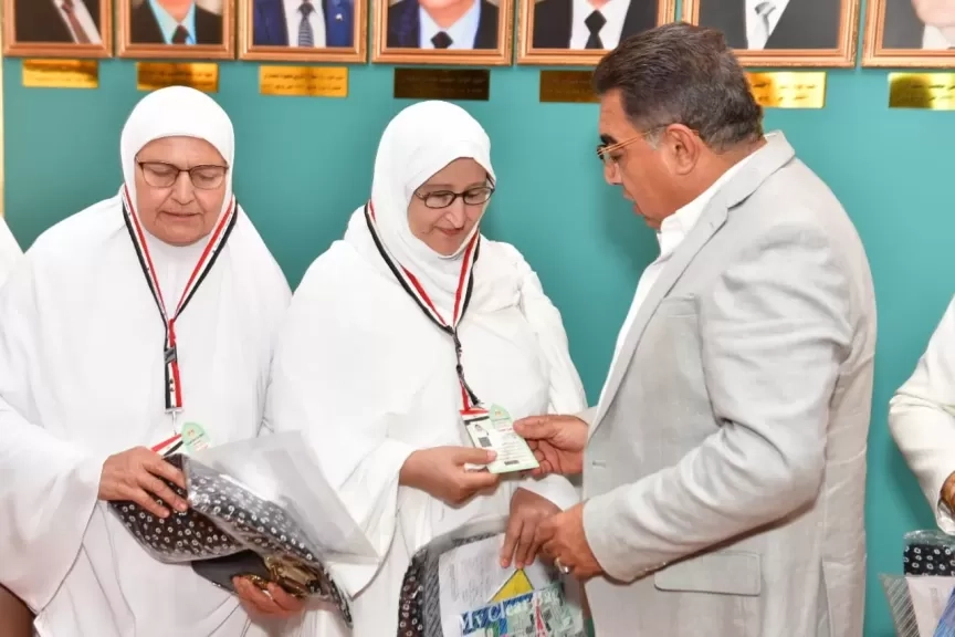 محافظ الدقهلية: يسلم 558 حاج و13 مشرف تأشيرات الحج