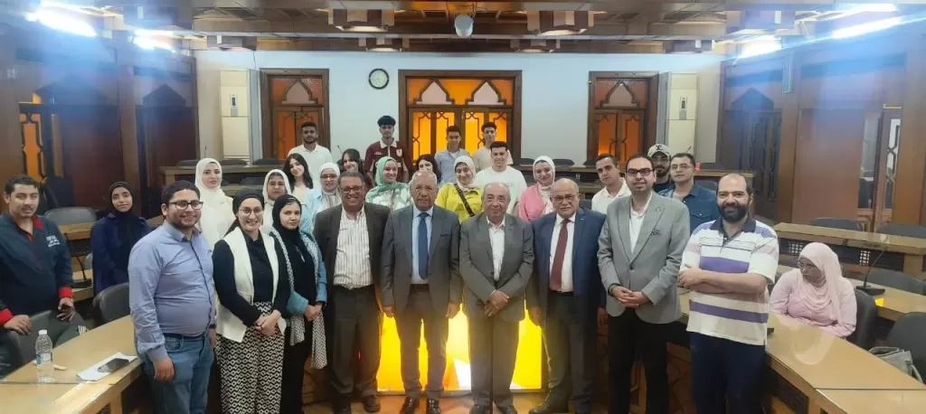 طلاب هندسة المنصورة الجديدة يزورون المقر الرئيسي لنقابة المهندسين بحضور النقيب العام