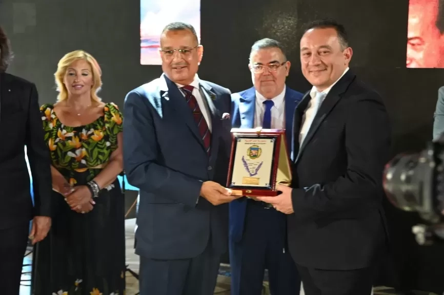 محافظ جنوب سيناء وكونستاندينوس فلاسيس ممثل الحكومه اليونانية يفتتحان أول نادٍى يوناني بمدينة دهب