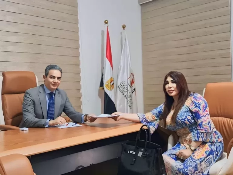 بالصور..محامي غادة إبراهيم يتقدم بشكوى ضد بوسي شلبي لنقابة الإعلاميين