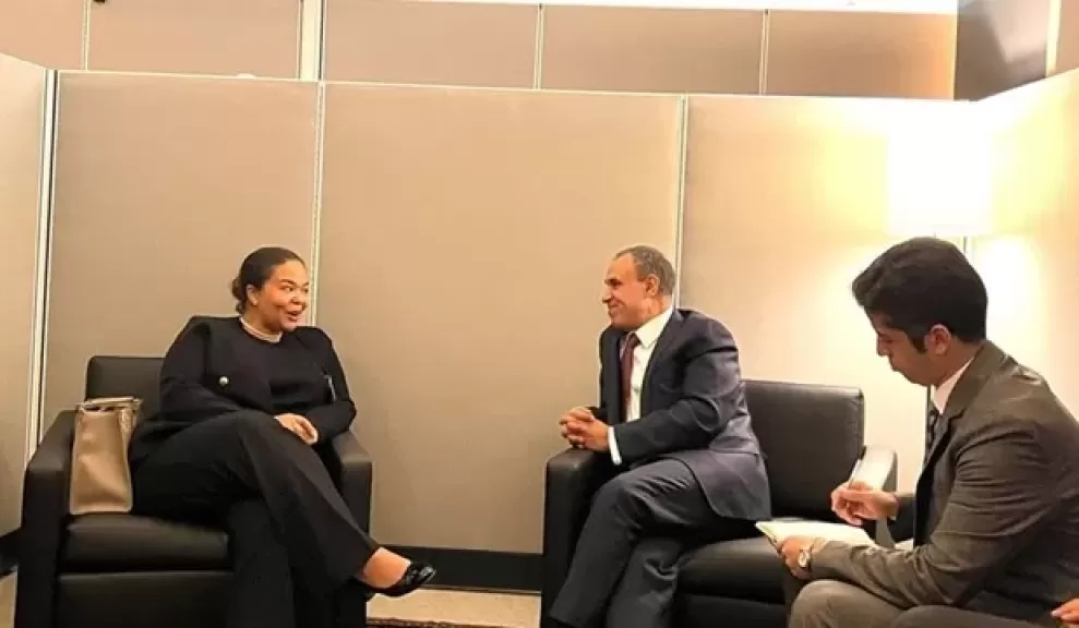 وزير الخارجية والهجرة يلتقي وزيرة خارجية جمهورية الكونغو الديمقراطية لتعزيز التعاون المشترك