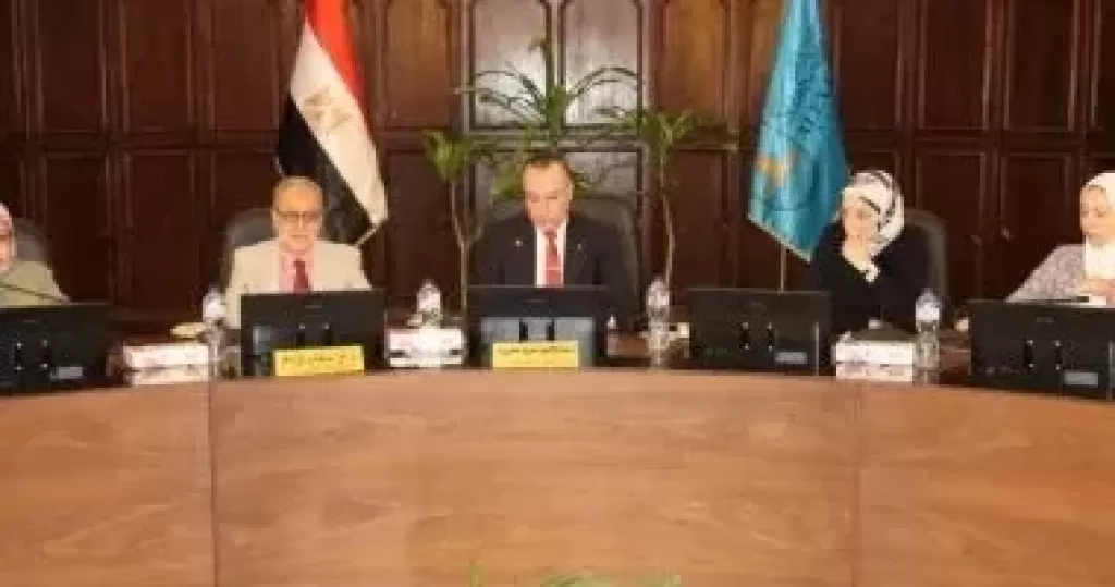 جامعة الإسكندرية تبحث فتح التقدم للمشاريع الممولة من هيئة العلوم والتكنولوجيا
