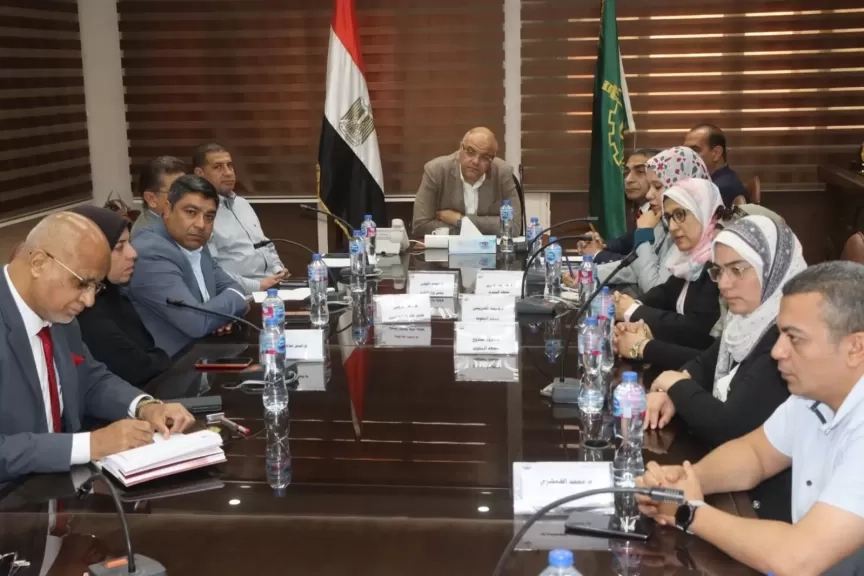 محافظ القليوبية يترأس اجتماعًا موسعًا لبحث إتاحة خدمات إضافية للمواطنين على كورنيش النيل