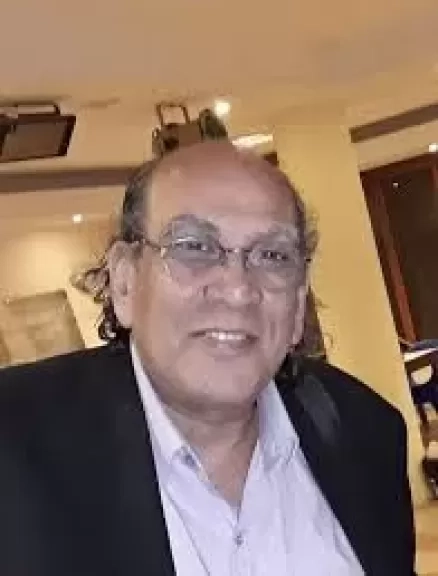 ردوا الأمانات إلى أهلها.. منير مكرم يعيد ٢ مليون جنية لصاحبها ويتنازل عن مكافأته للأعمال الخيرية