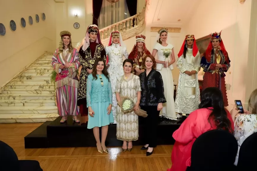 تقاليد الزفاف العريقة في الأناضول في عرض أزياء أقيم في السفارة التركية بالقاهرة