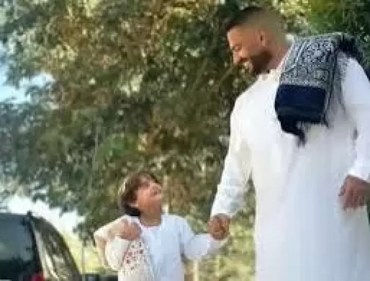 ' يارب بحق هذه الأيام المباركة أشفي أدم ' محمد ثروت يدعم تامر حسنى في أزمة نجله الصحية