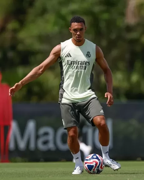ريال مدريد يُجرى مرانه الرئيسى استعدادا للقاء الهلال