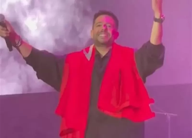 بعد رفعه العلم المغربي.. محمد حماقي يشعل مسرح النهضة في مهرجان موازين