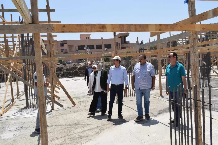 'الجيزاوى' يتفقد عدداً من المنشآت الجديدة بكفر سعد.. ويؤكد حرصهم علي رفع الطاقة الإستيعابية للجامعة