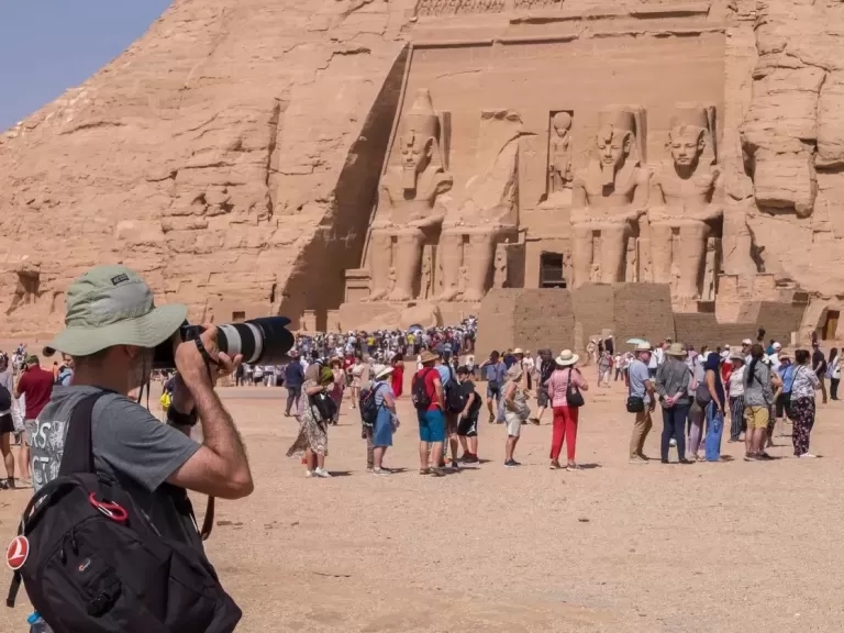 قفزة في إيرادات السياحة خلال النصف الأول من 2025.. وخطط للوصول إلى 30 مليون سائح