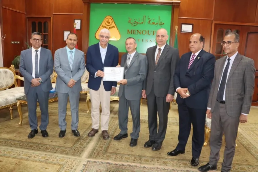 رئيس جامعة المنوفية يكرم طلاب منحة الاستشعار عن بعد و الشركة المسئولة والقائمين علي التدريب