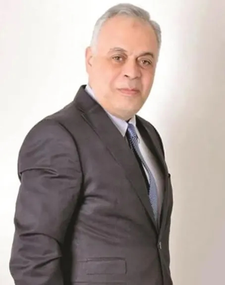 'أشرف ذكي ' يكلف الفنان محمد عصمت برئاسة لجنة العروض بمهرجان النقابة
