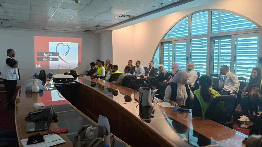 'الصحة' تستكمل المرحلة الرابعة من تدريب العاملين بمطار القاهرة على أجهزة إزالة الرجفان القلبي