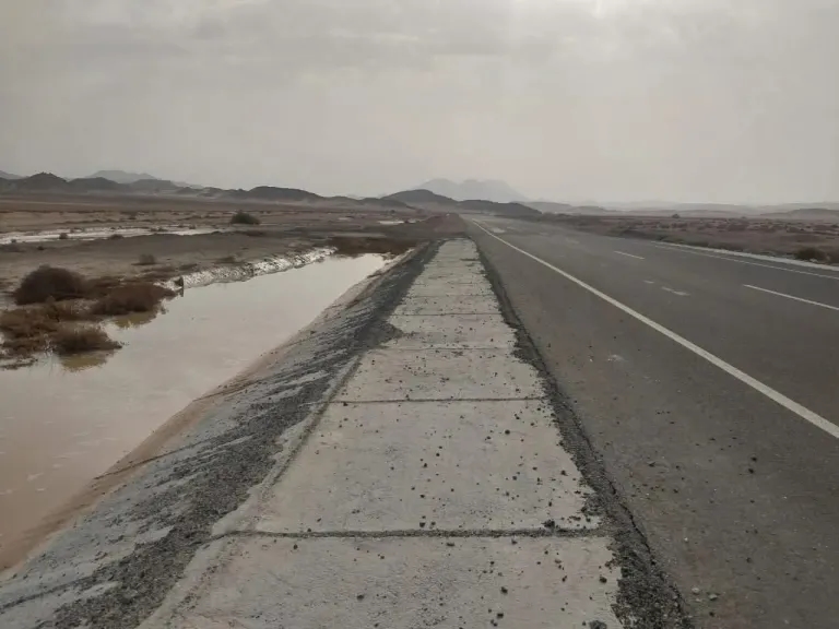 سيل خفيف يضرب طريق غارب الشيخ فضل عند علامة الكيلو 62