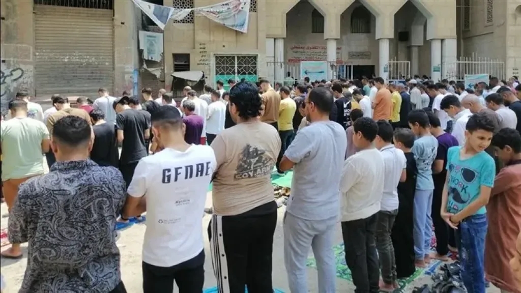 'أهالي القليوبية يودعون شهداء لقمة العيش.. تشييع مهيب لضحايا مصنع حريق القناطر الخيرية'