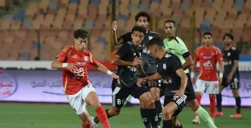 انتهاء الشوط الأول بتقدم الأهلي 2-0 شريف وزيزو
