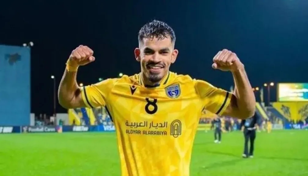 صراع الأندية السعودية يشتعل على سعد الناصر.. واللاعب يحسم موقفه بين النصر والاتحاد