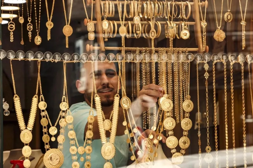 الذهب يعود للارتفاع من جديد في مصر وسط استقرار عالمي وترقب لكلمة 'باول'