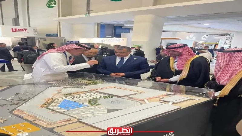 وزير الدولة للإنتاج الحربي يتفقد أجنحة الشركات الرائدة بمجال الدفاع المشاركة بمعرض IDEX 2025 بأبوظبي