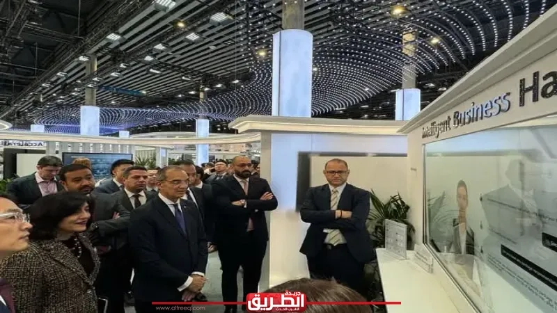 وزير الاتصالات يواصل لقاءاته في برشلونة مع مسئولي شركات عالمية