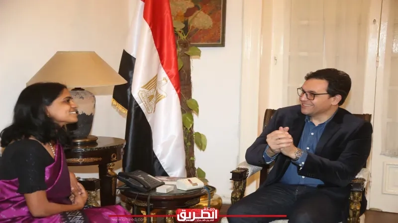 وزير الثقافة يلتقى القائم بأعمال سفير الهند بالقاهرة ويتسلّم دعوة للمشاركة في قمة 'ويفز 2025' بمومباي