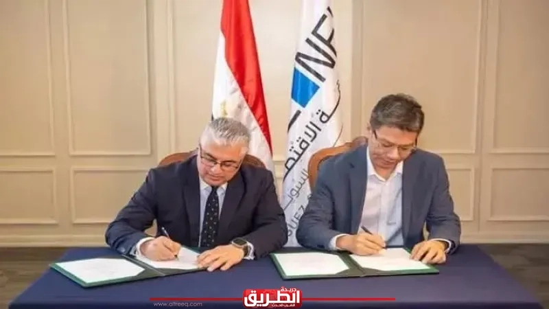 رئيس اقتصادية قناة السويس يوقع عقد إنشاء مصنع 'جيانجسو جوتاي' الصينية بالقنطرة غرب