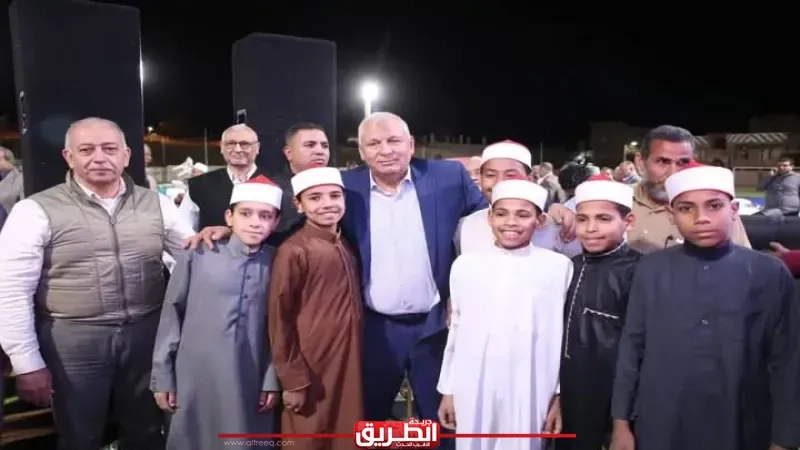 بمليون جنيه ورحلات 'حج' و'عمرة'.. محافظ الوادي الجديد يُكرّم 'الأسر القرآنية' وحفظة كتاب الله الكريم