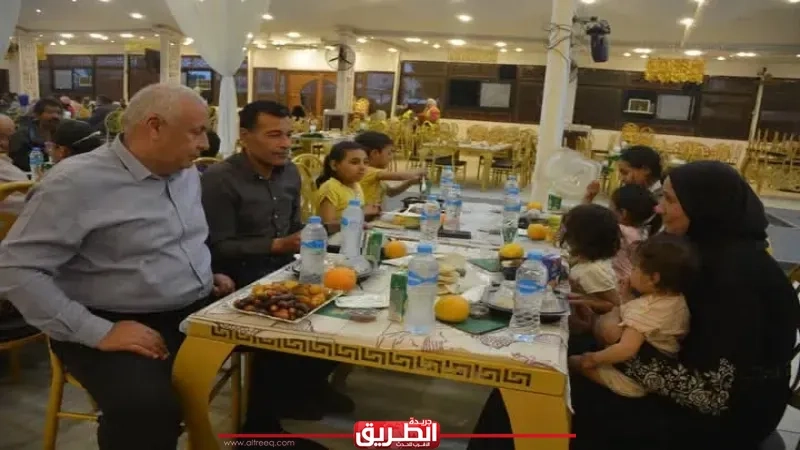 ضمن حملة 'إفطار صائم' محافظ الوادي الجديد يشارك الأسر والطلاب الوافدين الإفطار الرمضاني