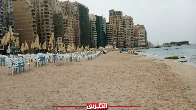 شواطئ الإسكندرية ترفع الرايات الصفراء في ثاني أيام العيد