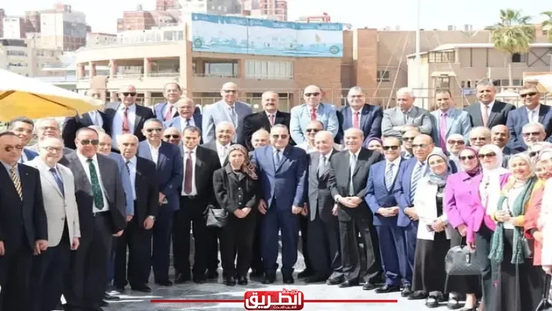 رئيس جامعة الاسكندرية يستقبل رؤساء الجامعة السابقين