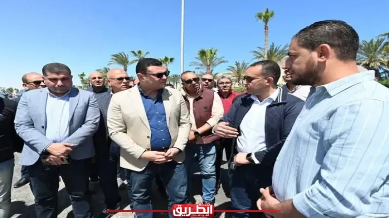 وزير الإسكان يتفقد مشروعات رفع كفاءة الكباري والمسطحات الخضراء ويتابع أعمال تطوير المداخل والبوابات بمارينا