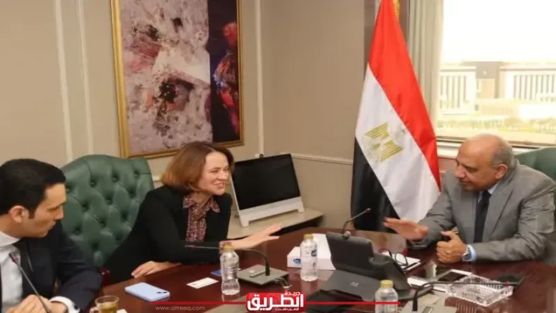 وزير الكهرباء والطاقة المتجددة يبحث مع وفد مجموعة 'E D F' الفرنسية سبل دعم وتعزيز التعاون