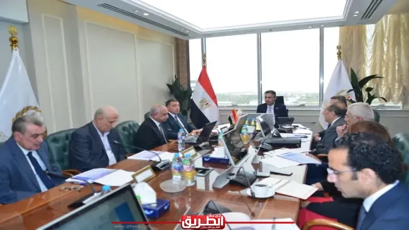 وزير التموين يجتمع بشركة الإسكندرية للزيوت والصابون لبحث خطط التوسع