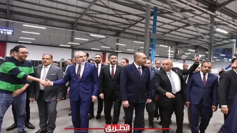 وزير العمل يصطحب نظيره التركي في زيارة إلى شركة 'جيد تكستايل' بالعاشر من رمضان