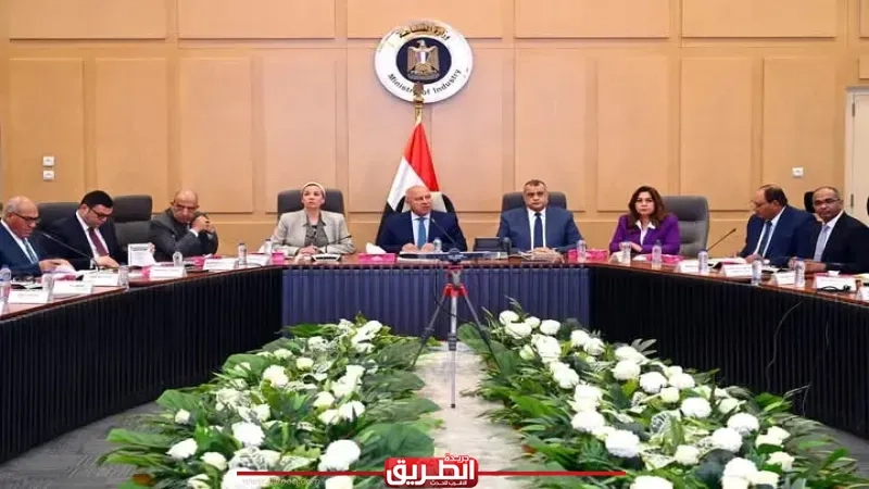 وزير الصناعة والنقل يترأس الاجتماع الحادي والعشرين للمجموعة الوزارية للتنمية الصناعية