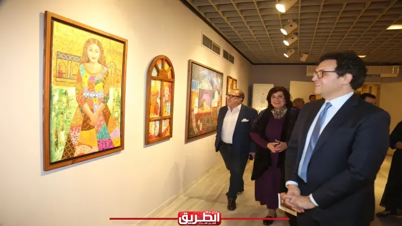 وزير الثقافة يتفقد عددًا من معارض الفنون التشكيلية بدار الأوبرا المصرية احتفالًا باليوم العالمي للفن